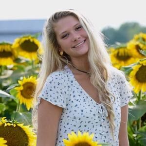 Meet your Posher, Olivia